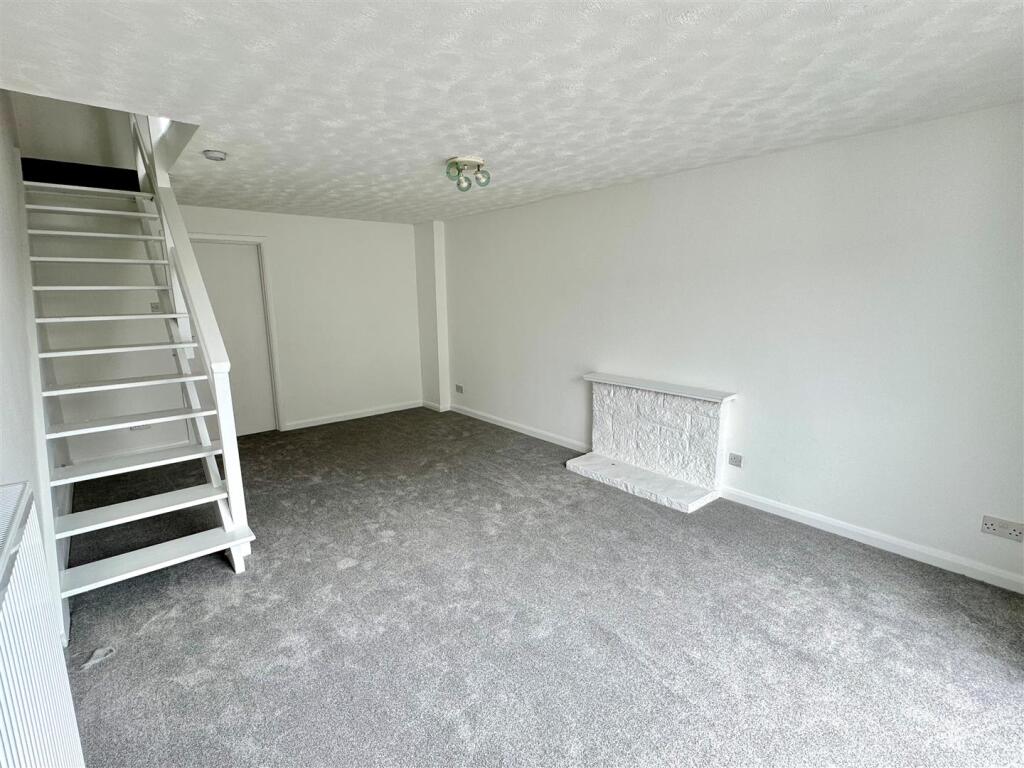 43 Pendragon Crescent Lounge