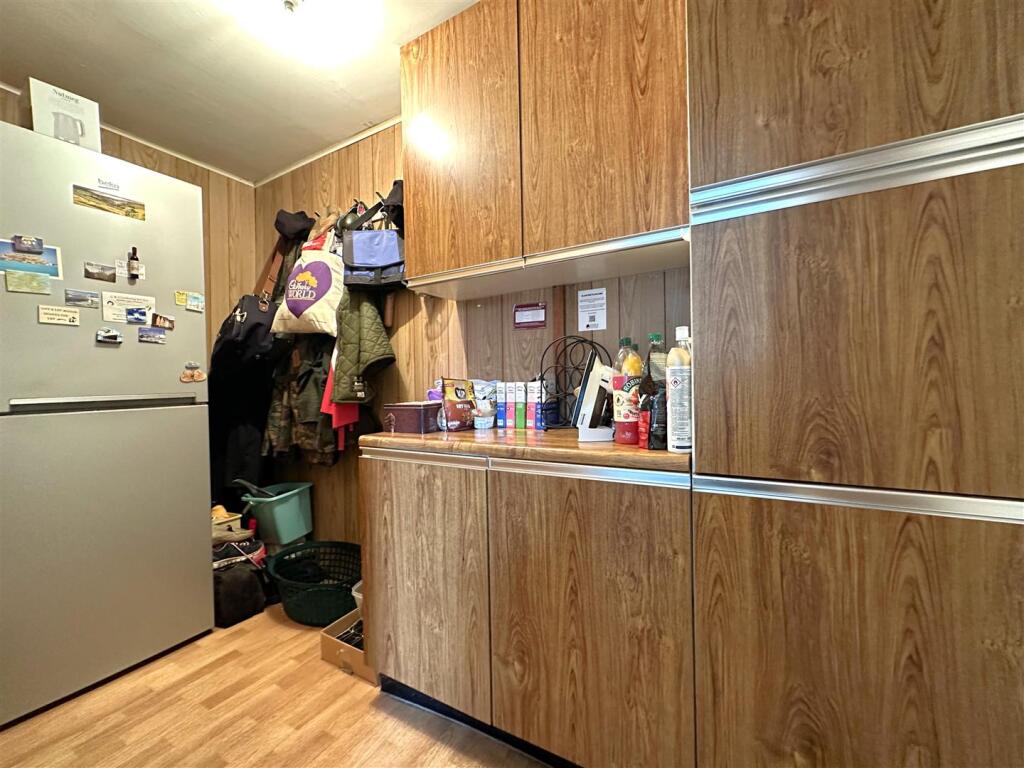 Separate Utility Room 273
