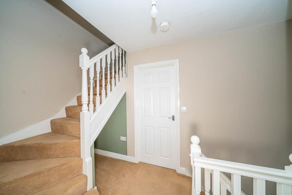 FIRST FLOOR LANDING