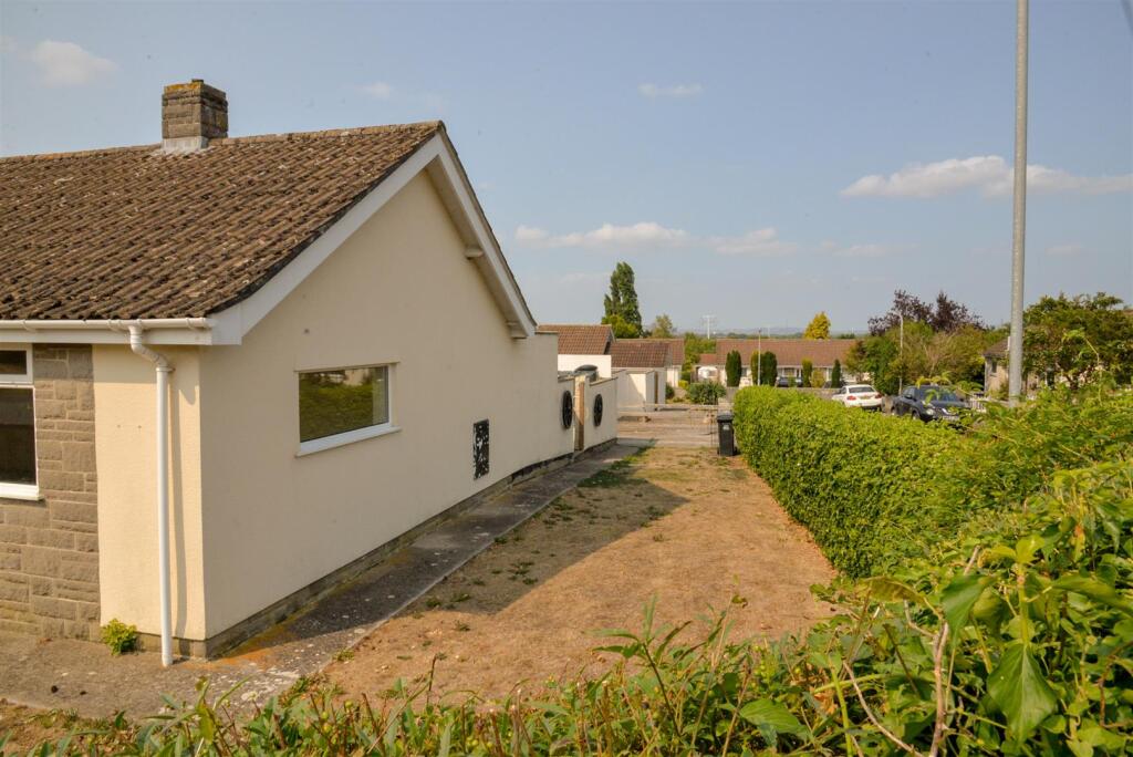 Front Garden 1.jpg
