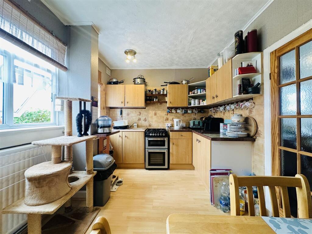 KITCHEN AND DINER