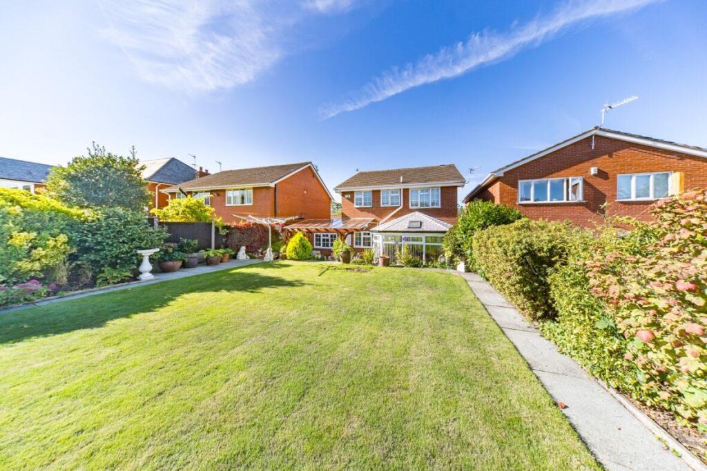 20 Hillschool Road garden 3.jpg