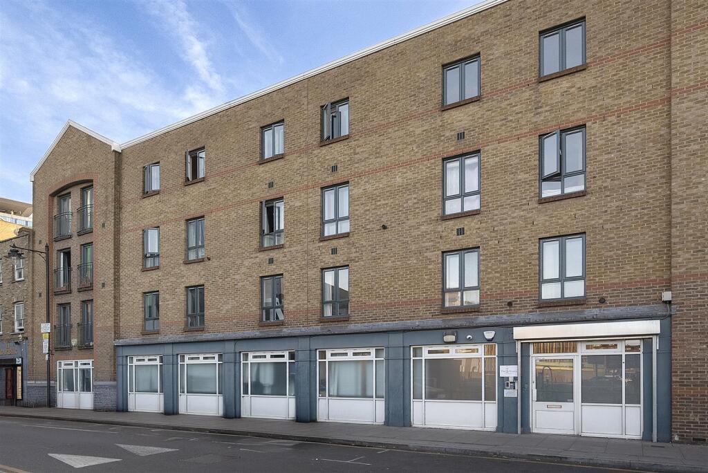 Kempton Court