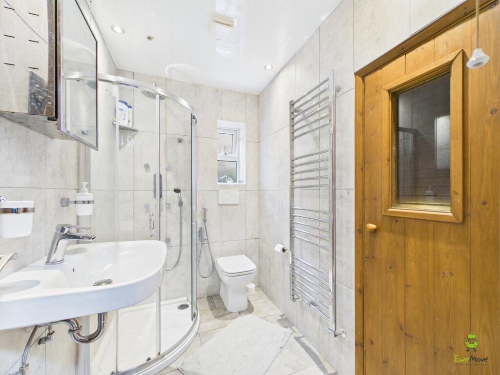 CAM03779G0-PR0310-STILL015