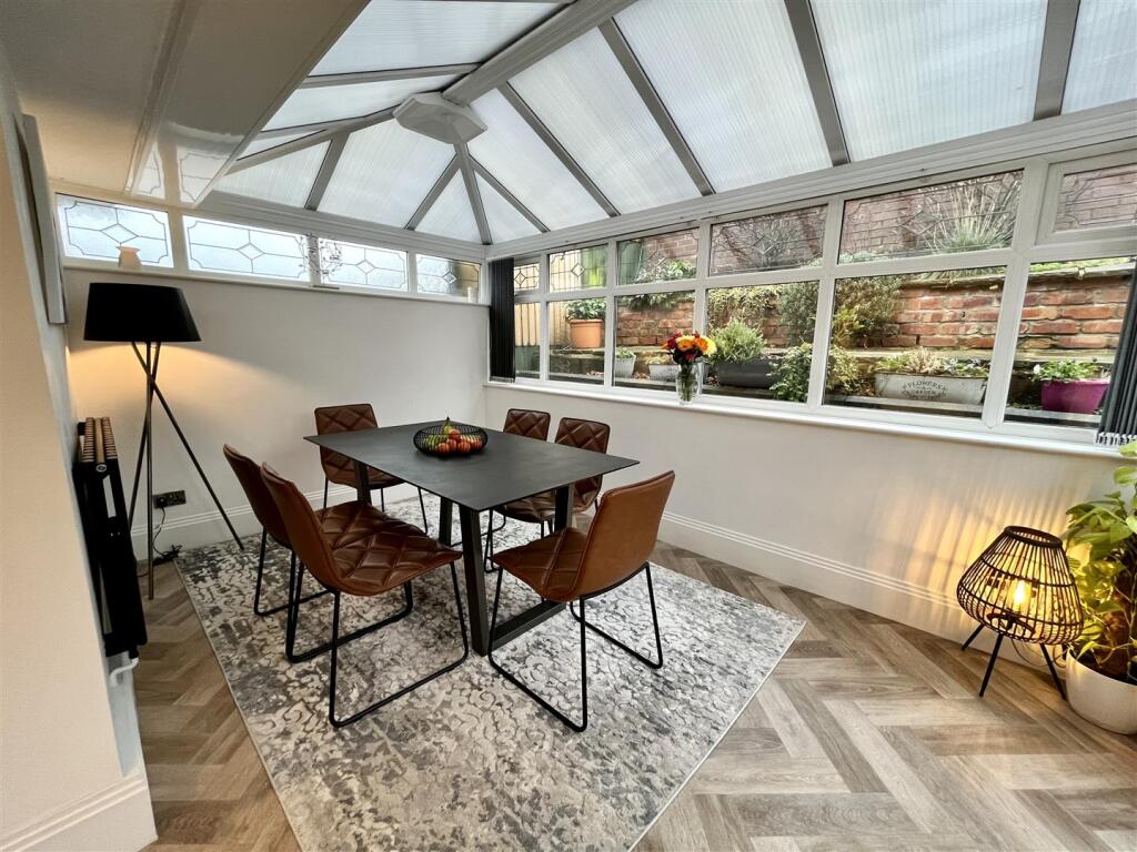 Conservatory/Dining Room