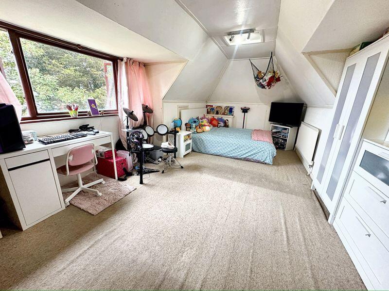 Upstairs Bedroom 