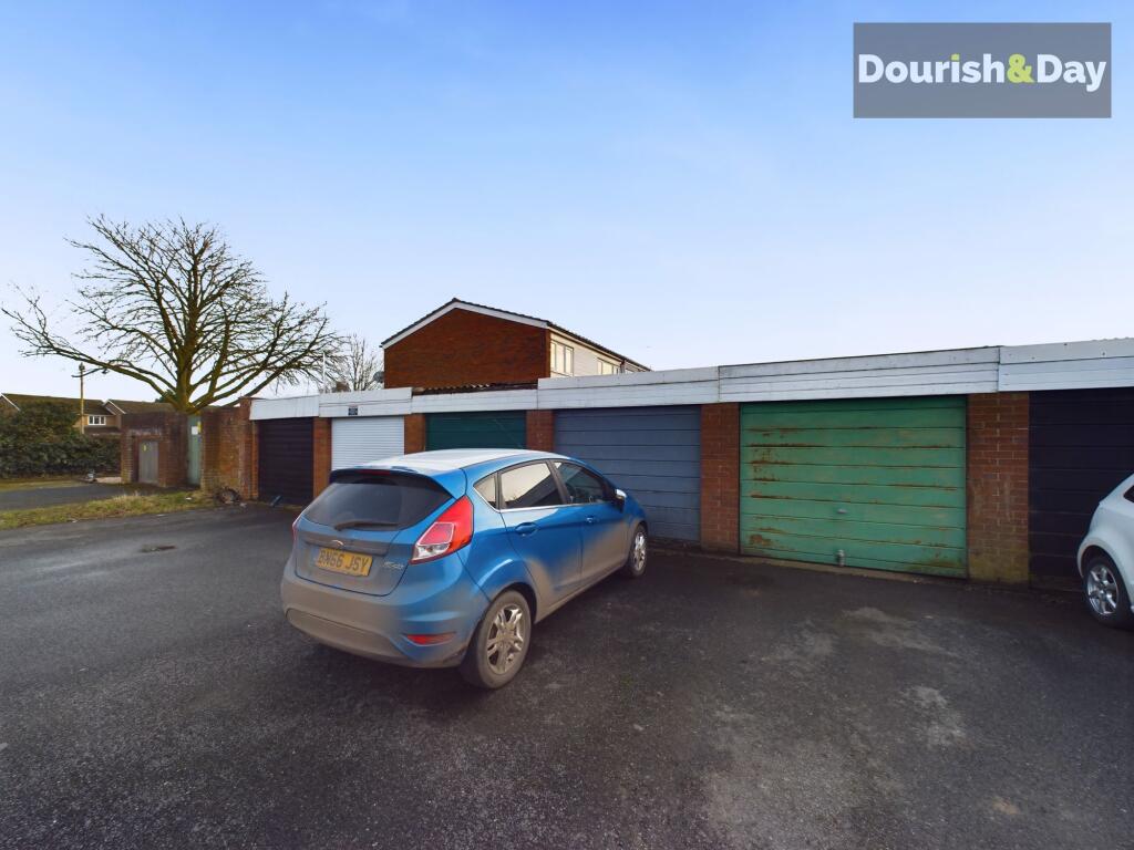 Garage / Parking Space
