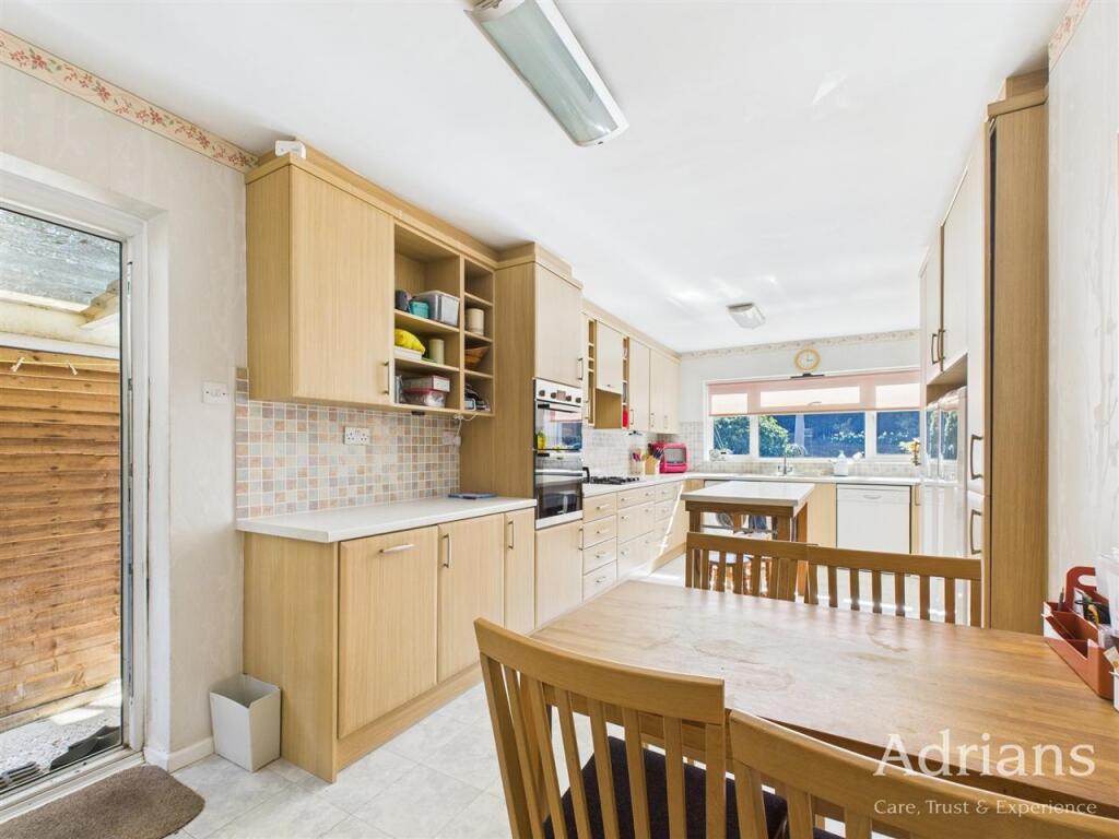 KITCHEN /