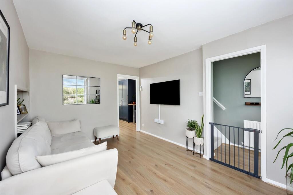 Dean Close 50 LOUNGE TO HALL.jpeg