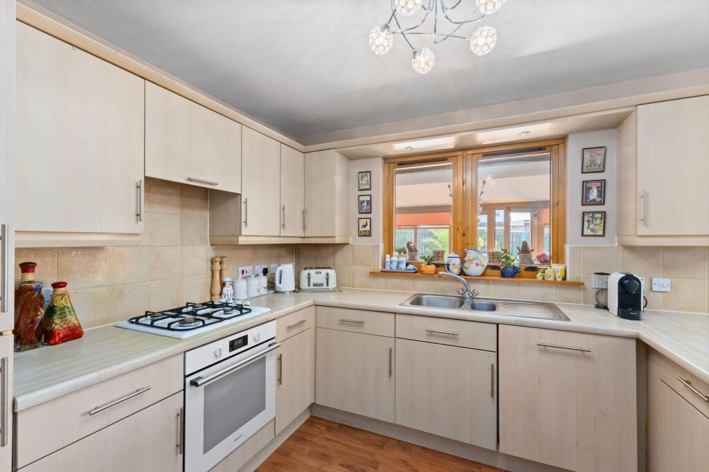 Kitchen / Dining Area