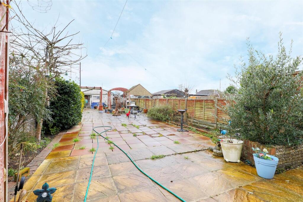 garden 1.jpg