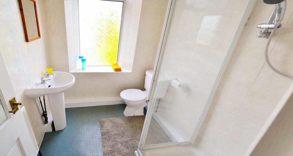 Harcourt88-ShowerRoom1.jpg