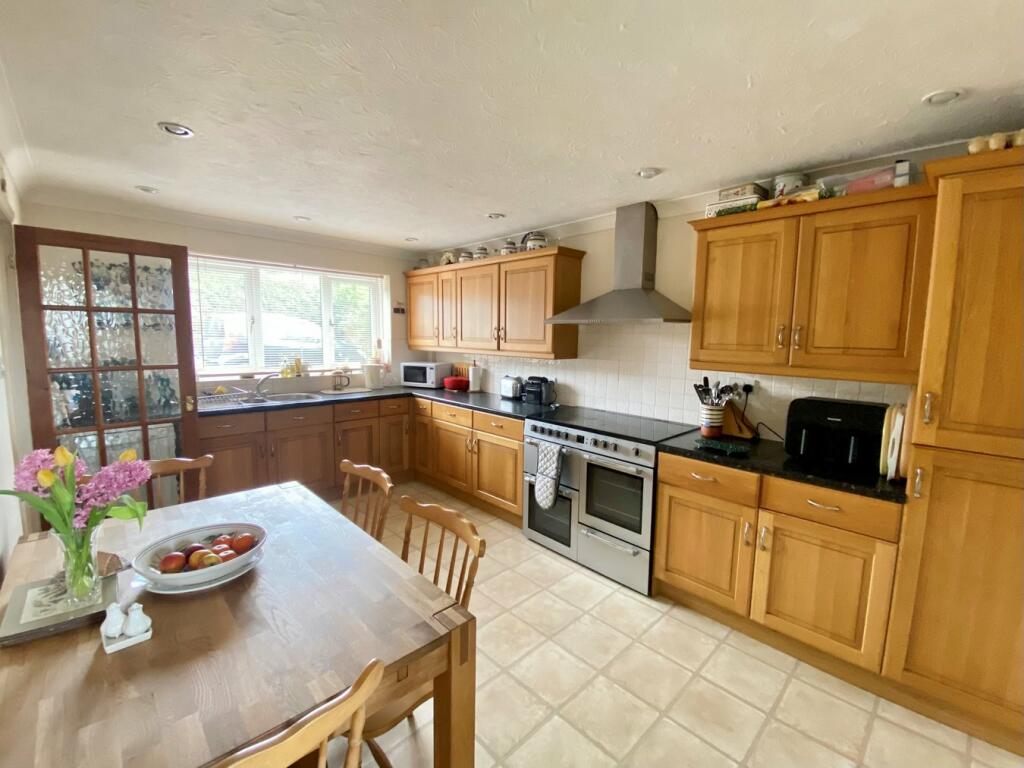 Kitchen/ Breakfast R