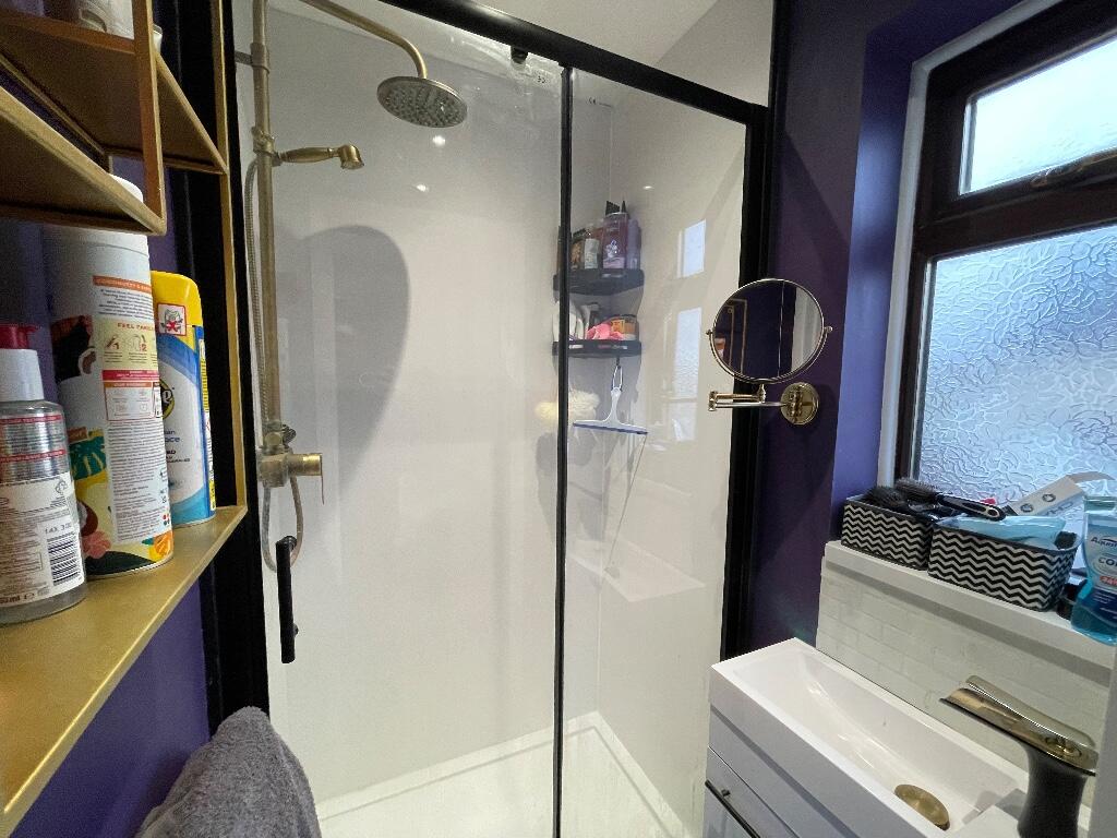 EN SUITE