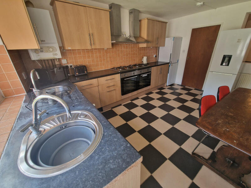 492_3 Kitchen.jpg