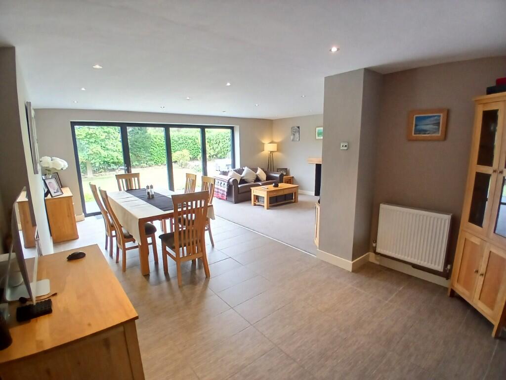 DINING ROOM/LOUNGE