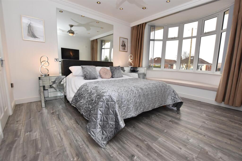 Master Bedroom.JPG