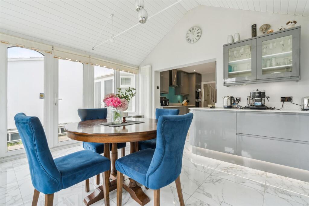 131 Aragon Road, SM4 Dining Room 4.jpg