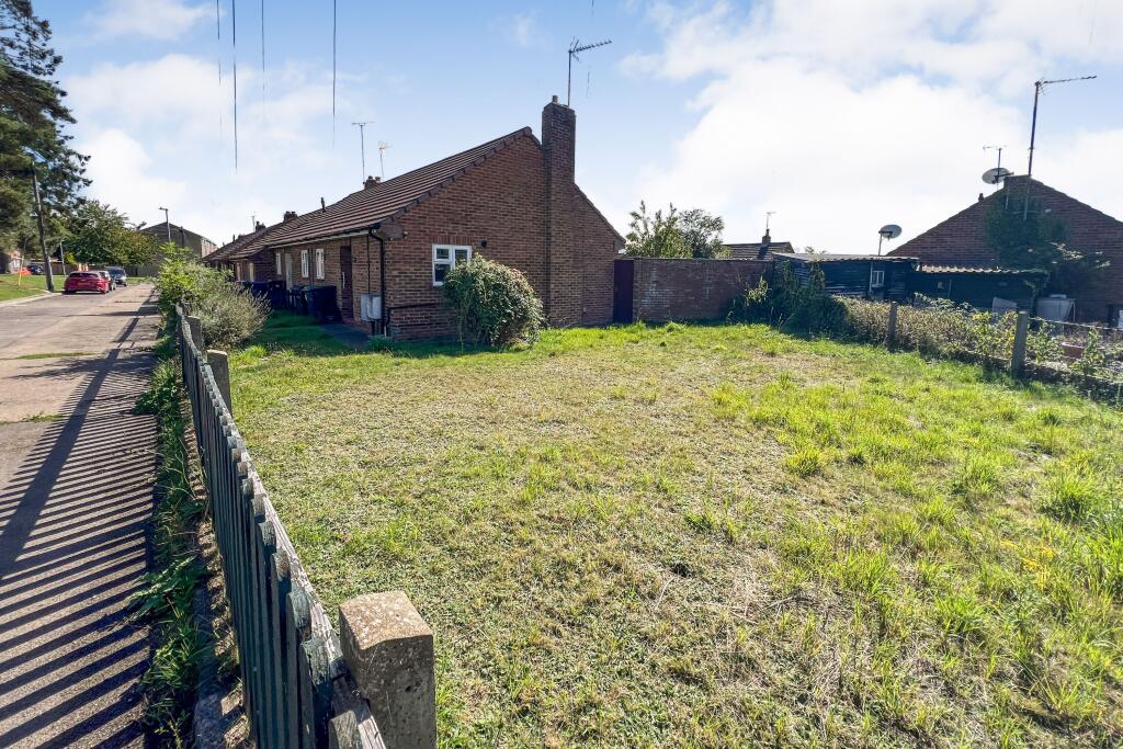 102a Oaklands, Chippenham, Wiltshire, SN15 1RH
