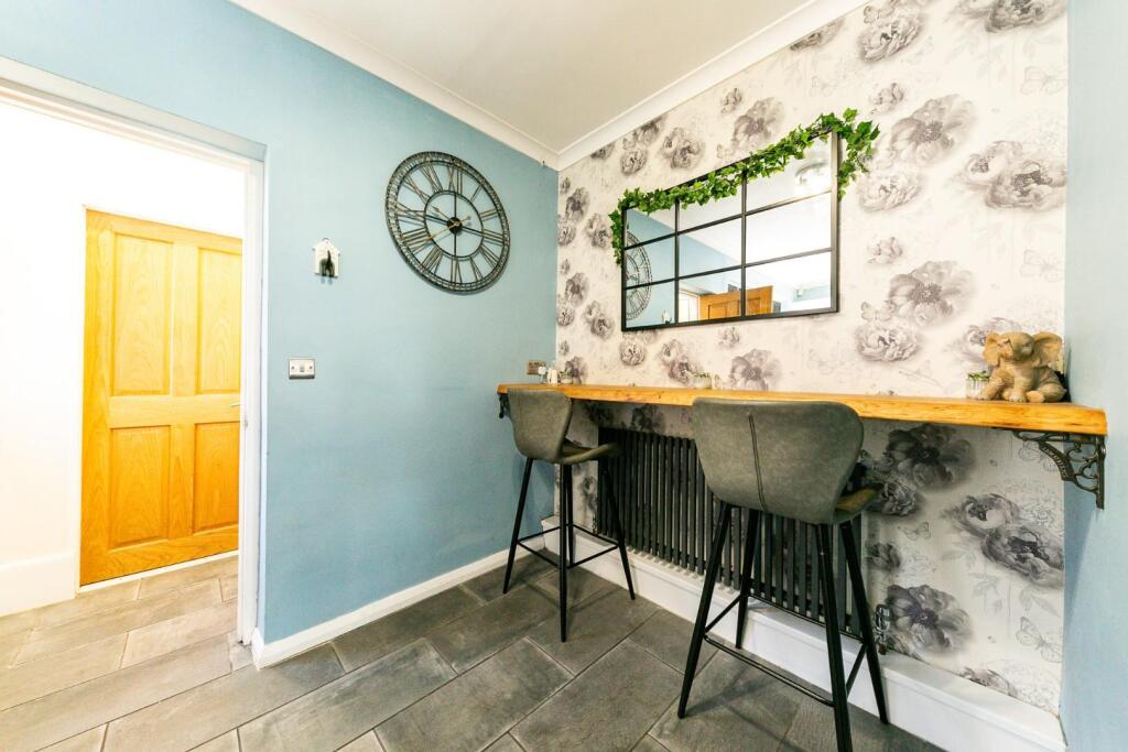 Kitchen/ Dining Area