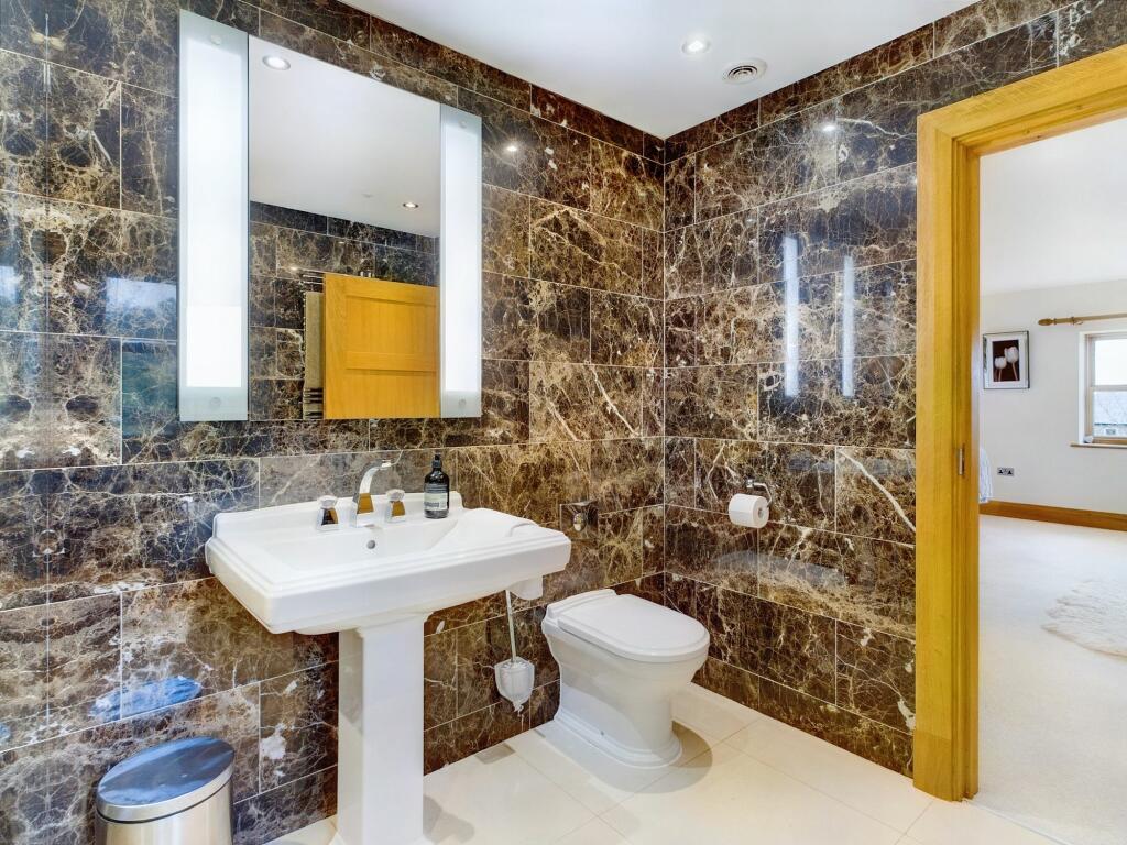 Master En-Suite Shower Room