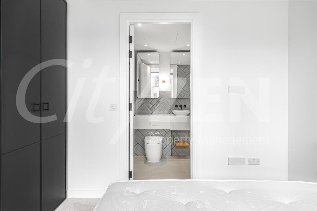 BATHROOM OFF BEDROOM