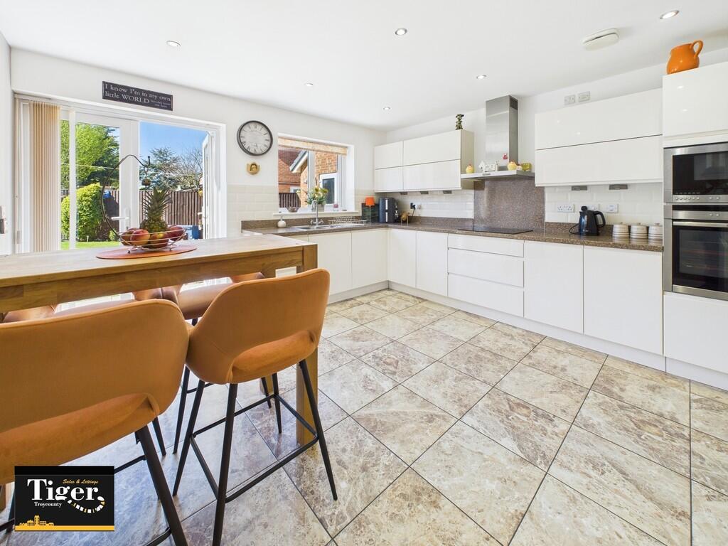 CAM02176G0-PR0538...