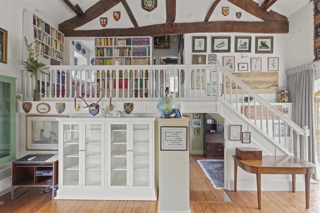 Living Area 3.jpg