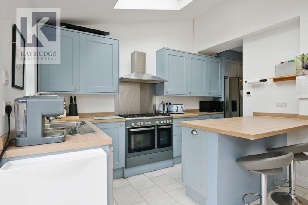 Stoneleigh Avenue, Worcester Park - KT4 8YB