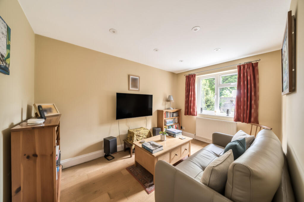 1295427-16-682afe...