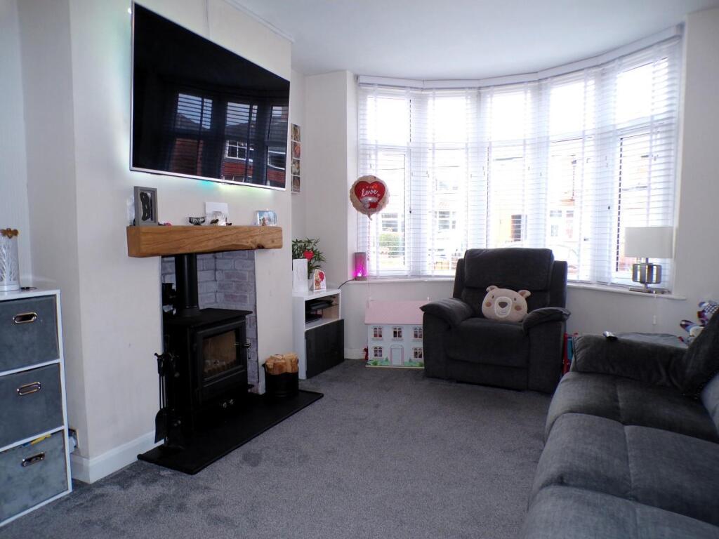 CliftonSt69lnge1.JPG