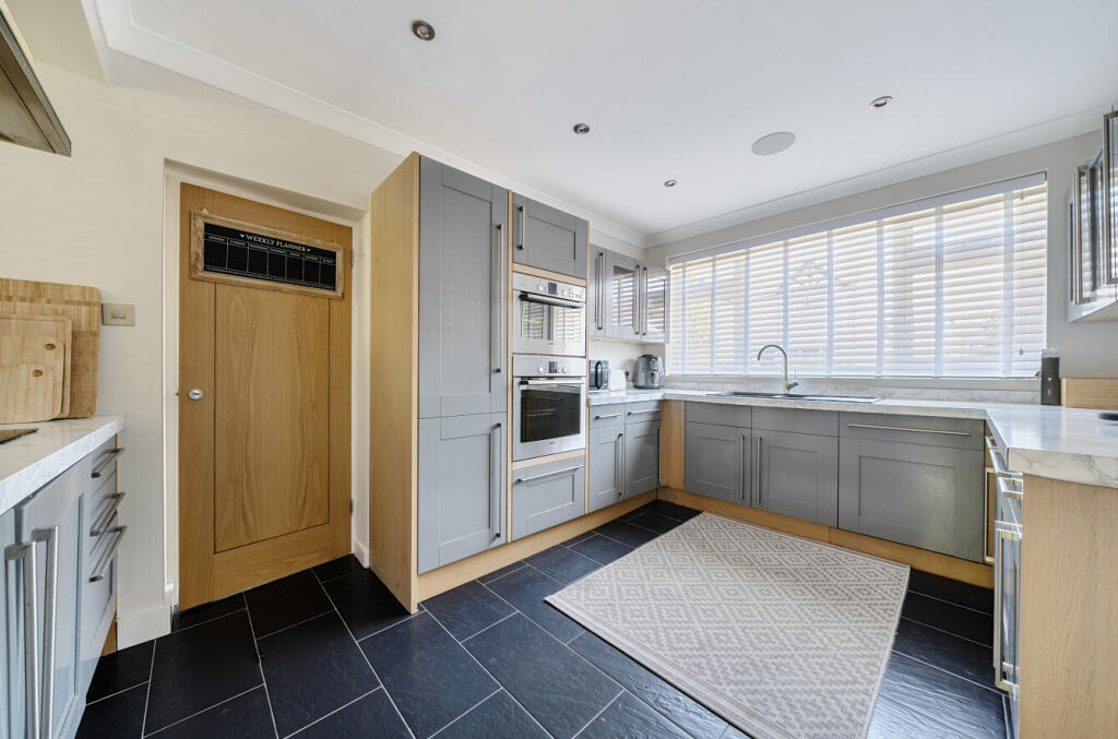 1306726-23-685343...