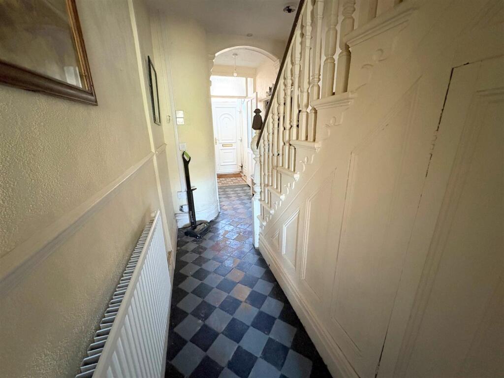 Hallway b.jpg
