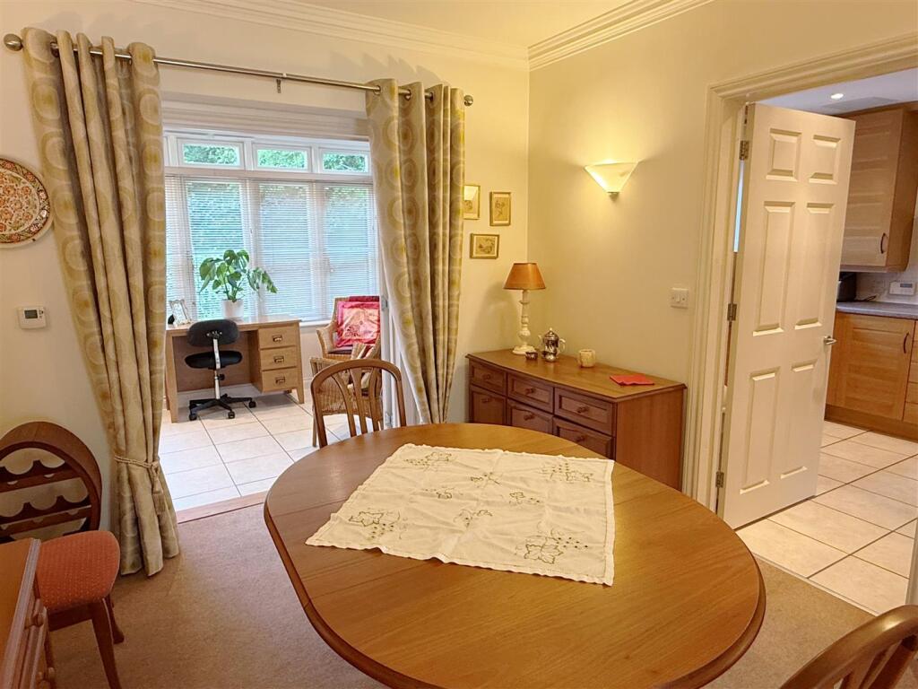 Dining - Sun Room 1.JPG
