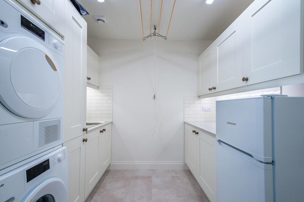 9a Chapel Street-...