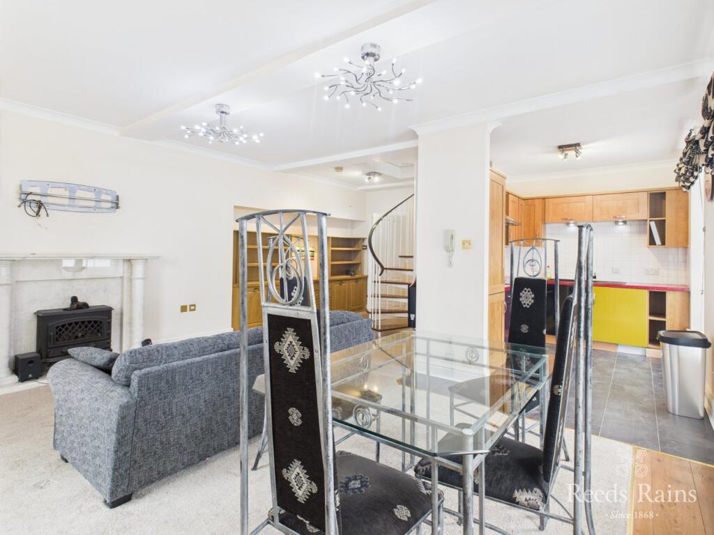 Lounge/Dining Room