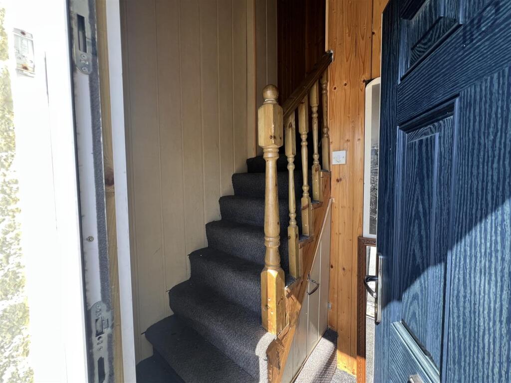 ACCESS TO 1ST FLOOR FLAT