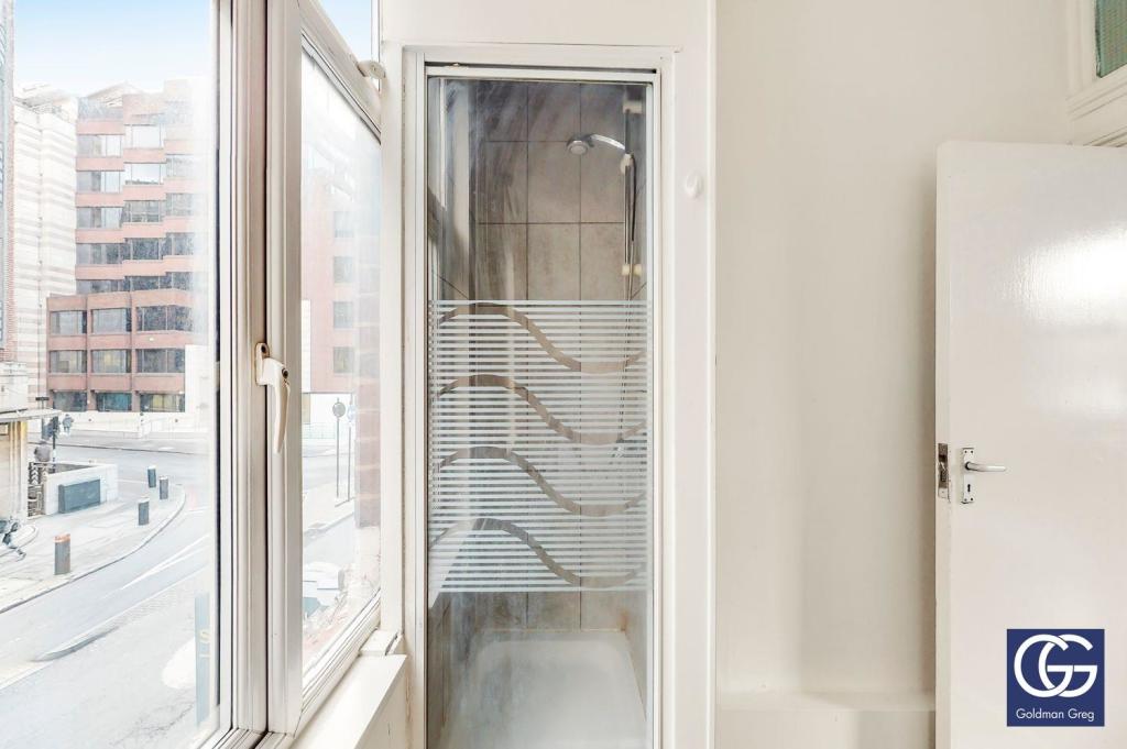 Flat A, 121 Leman Street - U7qiEpKvvWvGDUxhD6Y0.jp