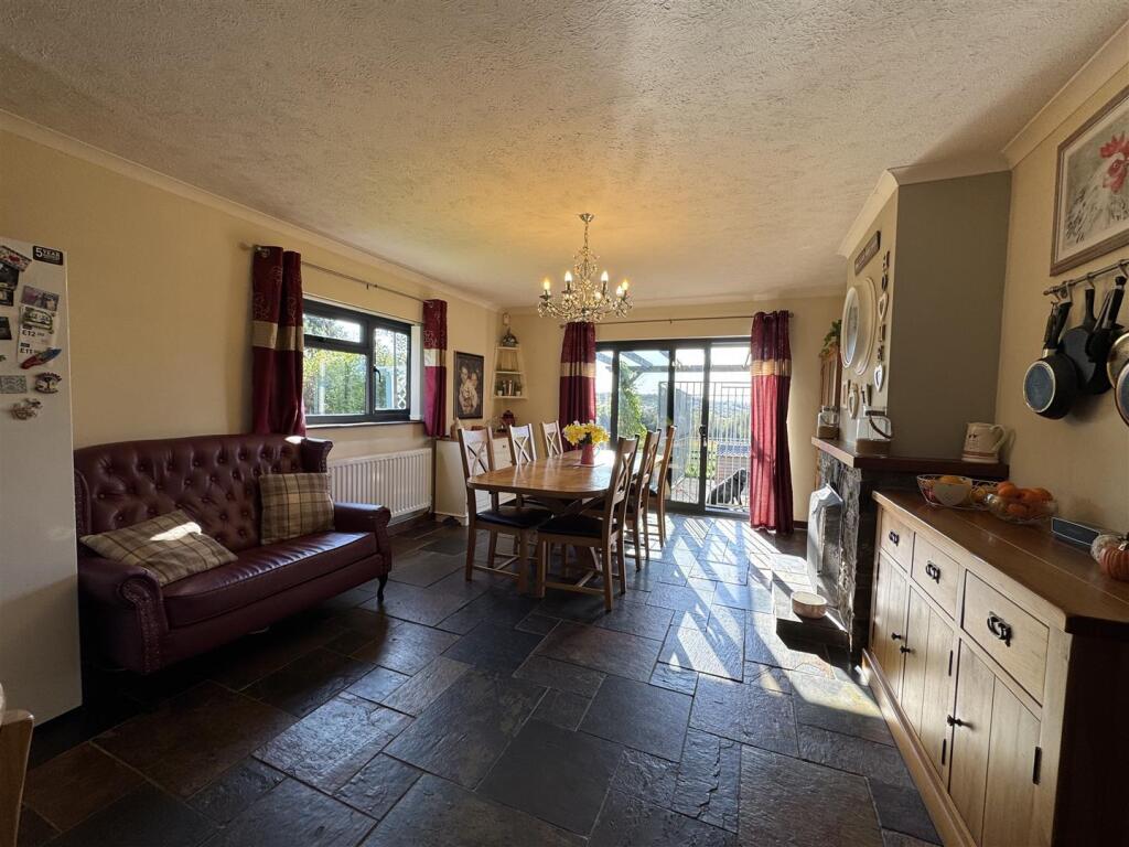 A FURTHER ROOM VIEW