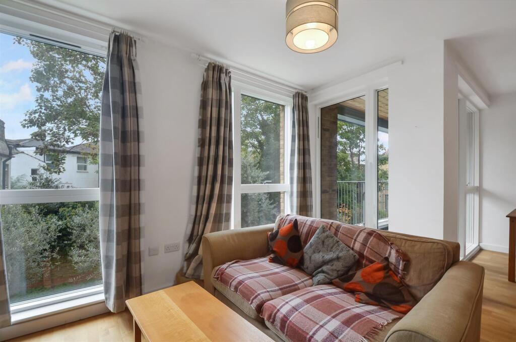 Lounge Area_Pic_ (3).jpg