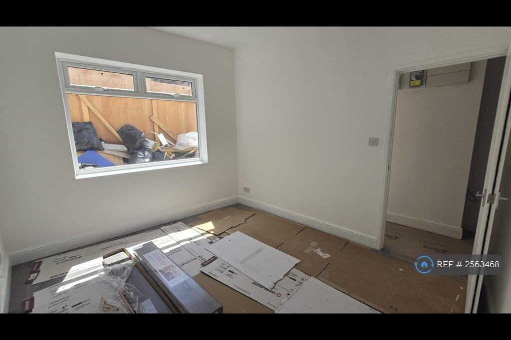 Flat 1 Front Bedroom