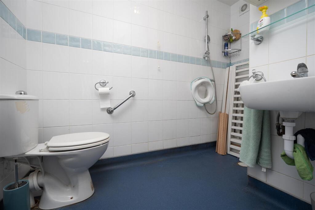Annex Shower Room