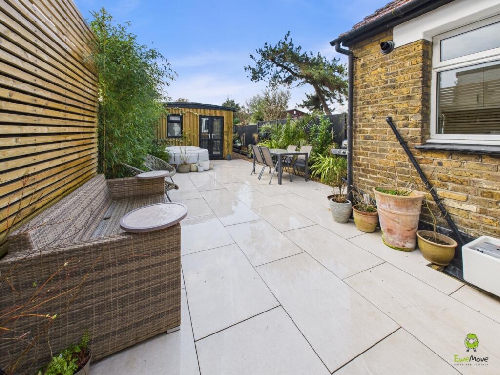 CAM03418G0-PR0191-STILL008