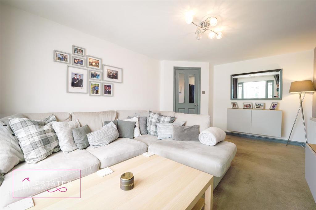 39 Roseview Crescent-47.jpg