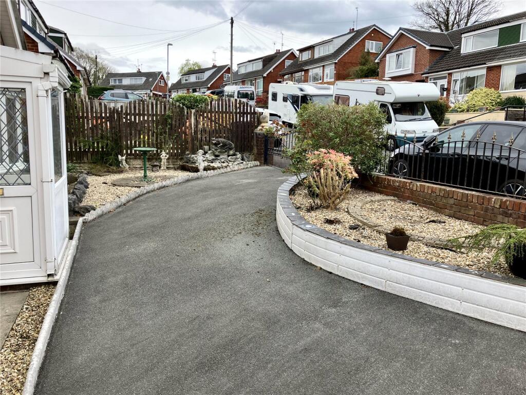 Front Garden / Drive
