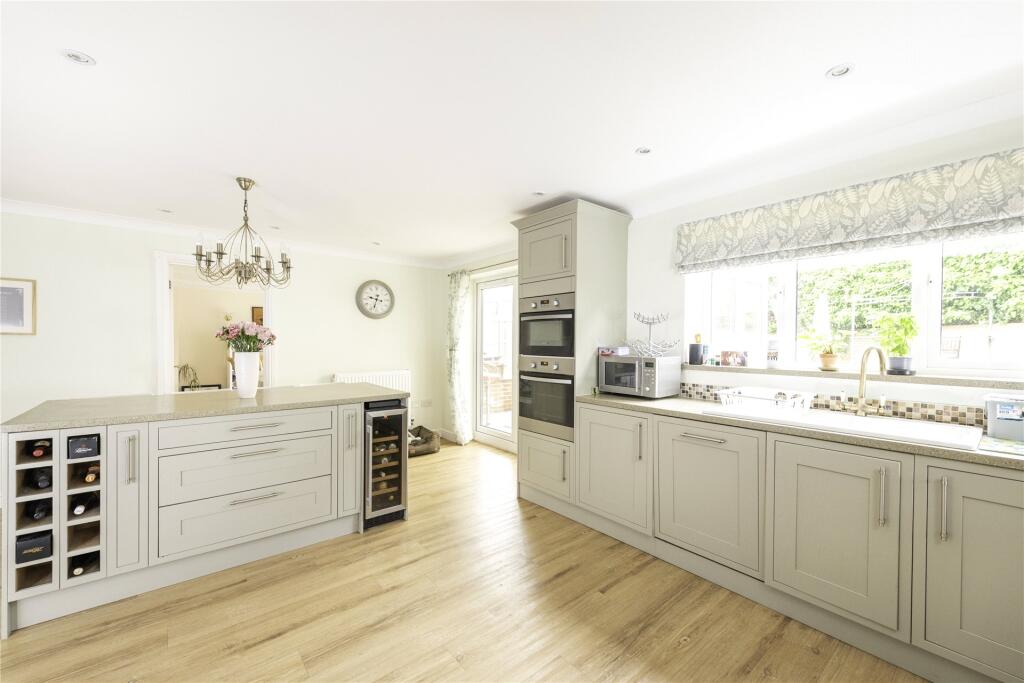 Kitchen/Breakfast Rm