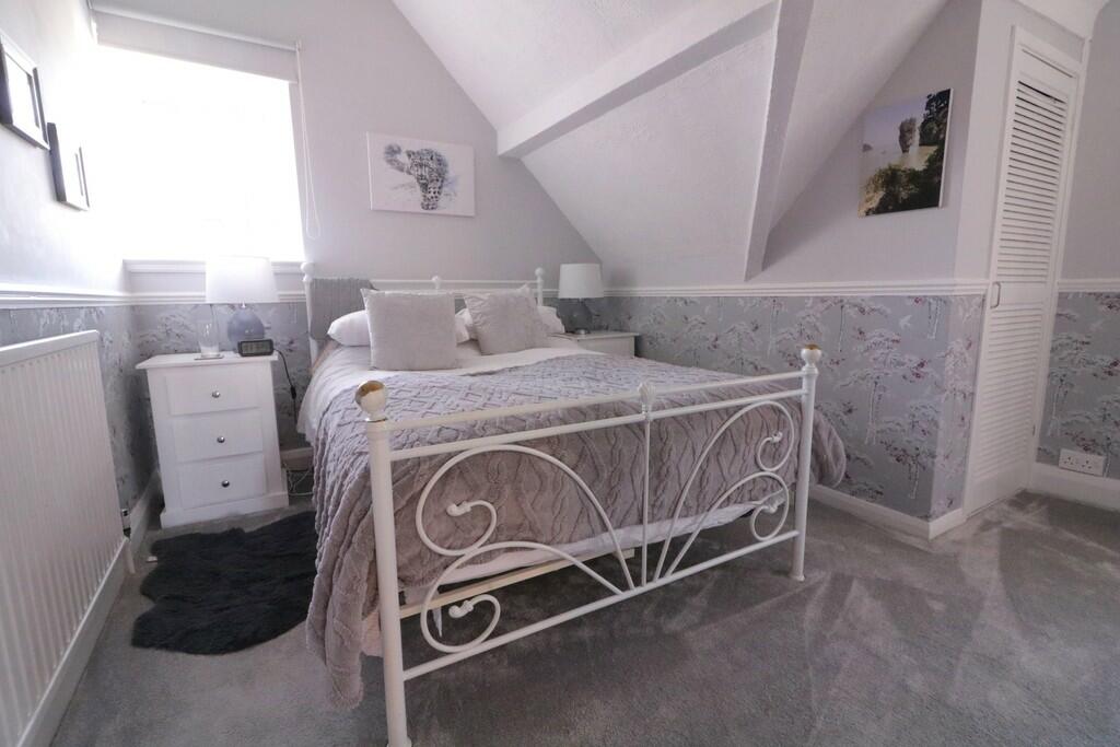 Hillway bed 2 sho...