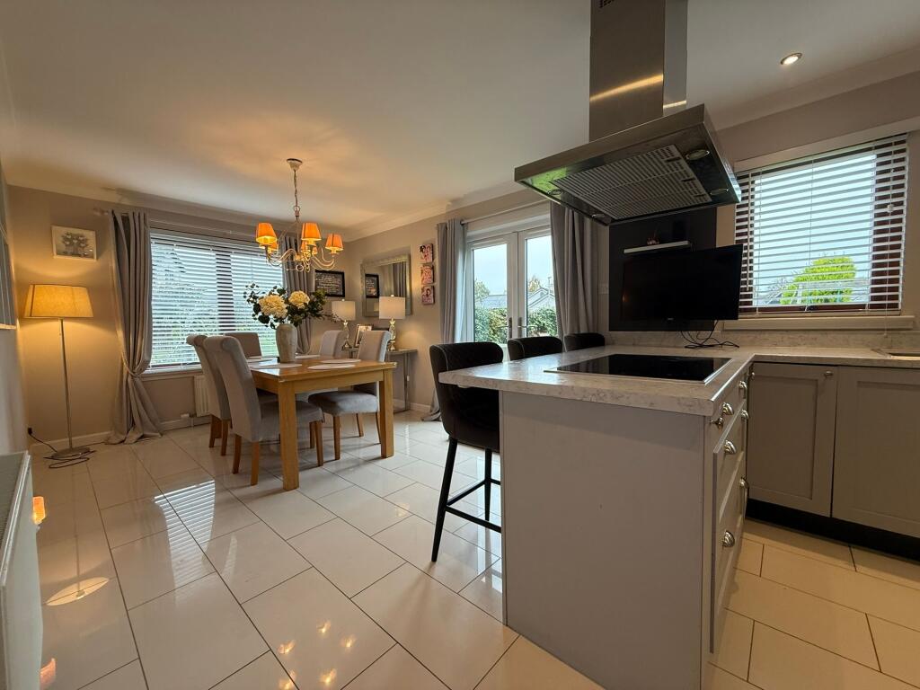 Kitchen &amp; Dining room