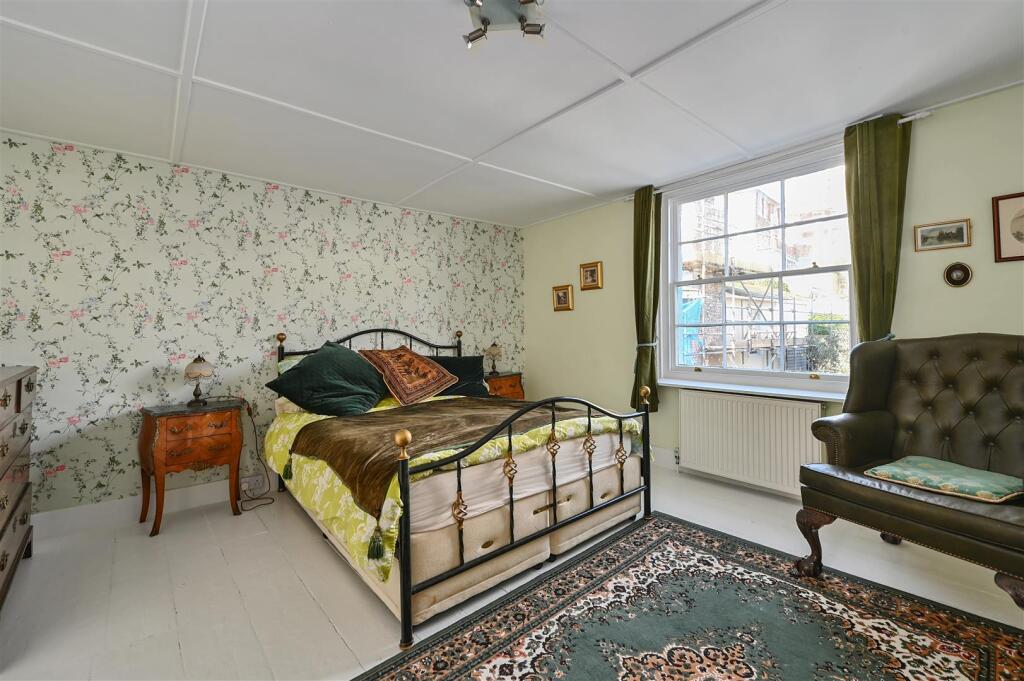11 Hill Street TN34 (44).jpg