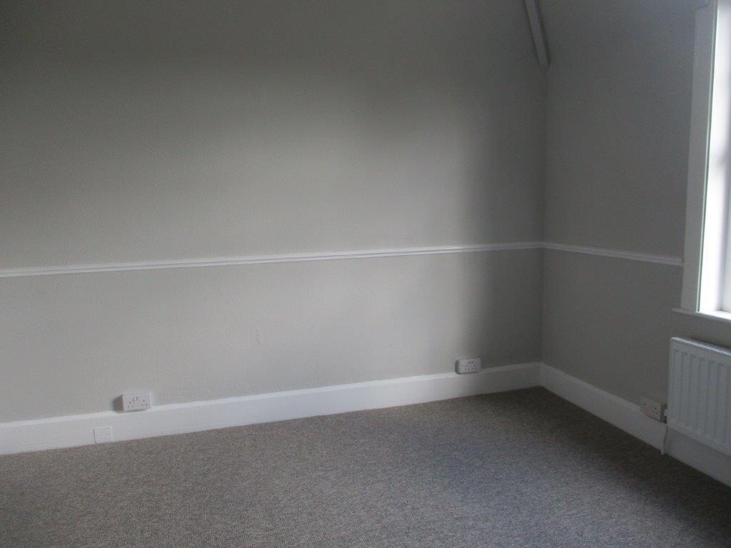 12. Master Bedroom.JPG